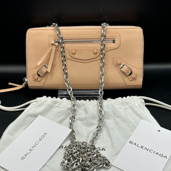 Balenciaga Handbags - 🚫SOLD🚫💎UNUSED AUTHENTICATED PINK BALENCIAGA The City Leather Zip Wallet💎
